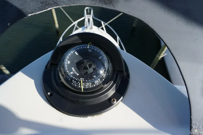 Slide: The Image of 1987 37 Bertram 37 Convertible RIGEGBACK Compass - 4080375