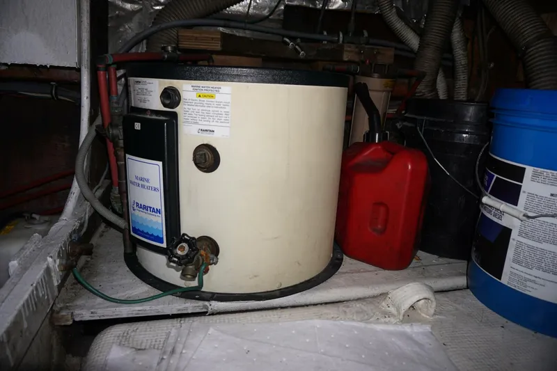 Slide: The Image of 1987 37 Bertram 37 Convertible RIDGEBACK Engine Room (2) - 4080407