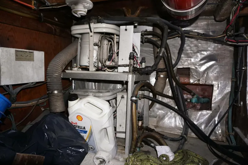 Slide: The Image of 1987 37 Bertram 37 Convertible RIDGEBACK Engine Room (3) - 4080409