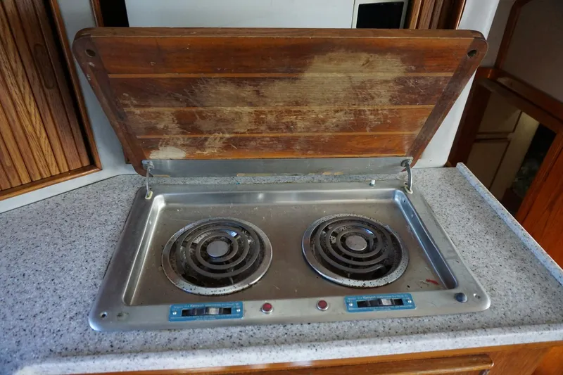 Slide: The Image of 1987 37 Bertram 37 Convertible RIDGEBACK Galley Stove - 4080306