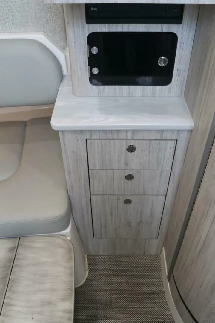 Slide: The Image of Regulator Marine 41 2021 - 4089487