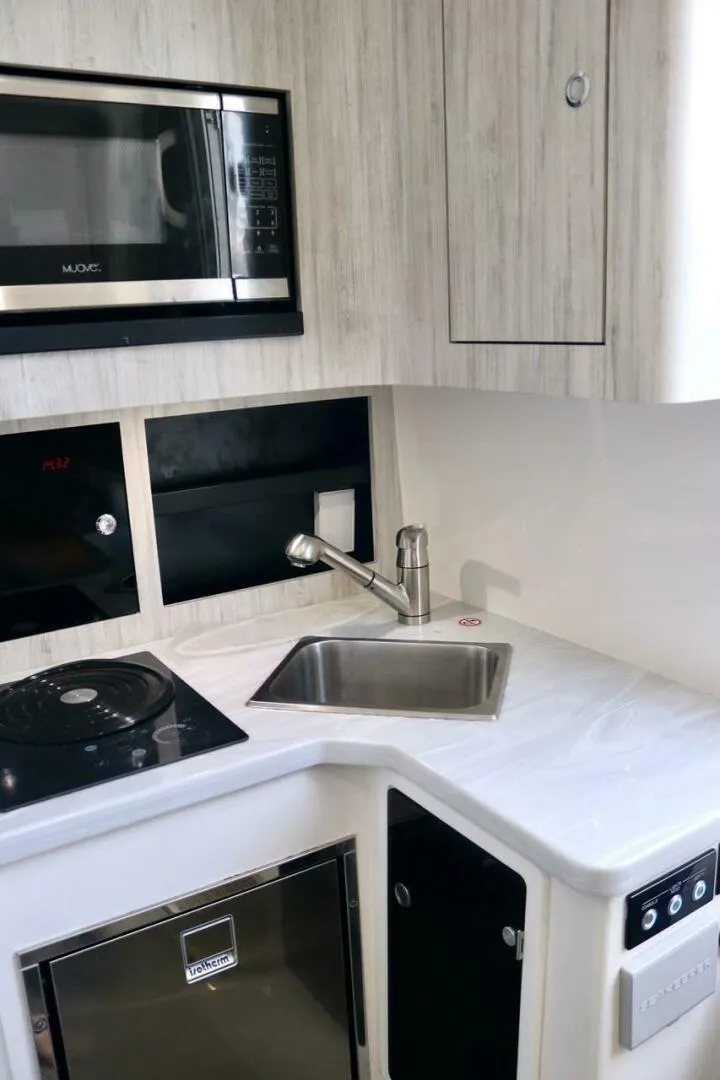 Slide: The Image of Regulator Marine 41 2021 - 4089490