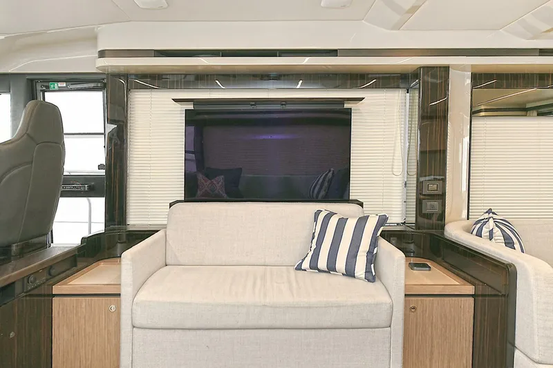 Slide: The Image of Absolute 62 Fly 2022 - 4090228