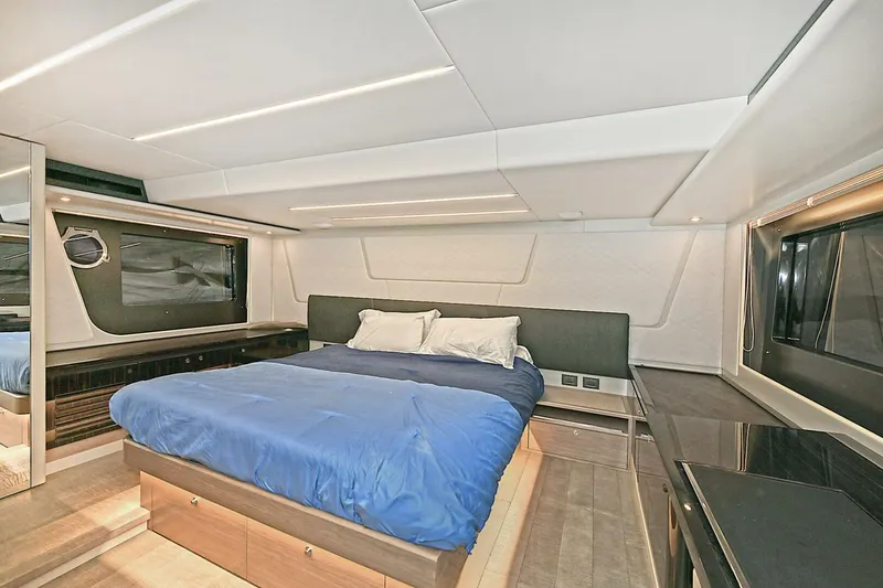 Slide: The Image of Absolute 62 Fly 2022 - 4090248