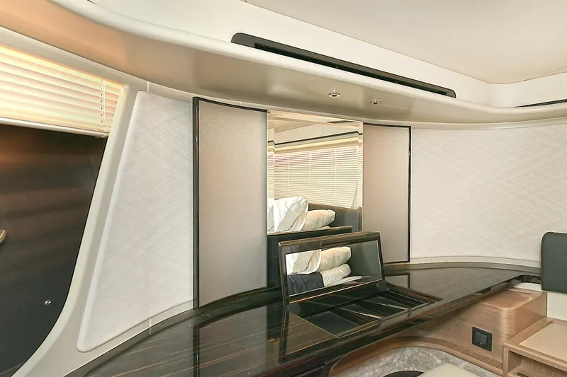 Slide: The Image of Absolute 62 Fly 2022 - 4090258