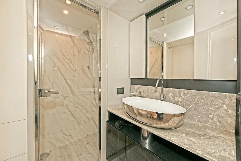 Slide: The Image of Absolute 62 Fly 2022 - 4090263