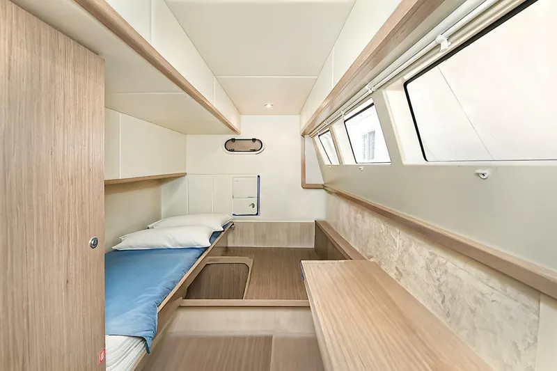 Slide: The Image of Absolute 62 Fly 2022 - 4090218