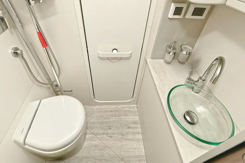 Slide: The Image of Absolute 62 Fly 2022 - 4090219