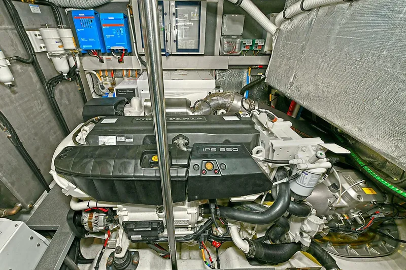 Slide: The Image of Absolute 62 Fly 2022 - 4090274