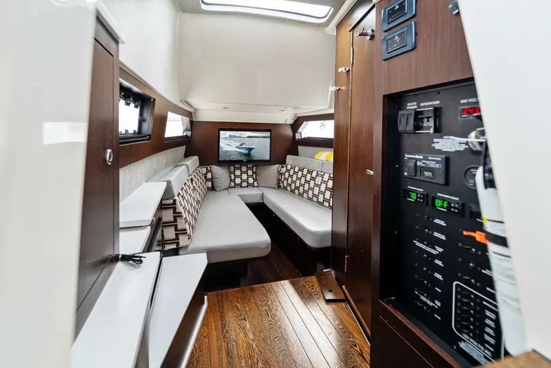 Slide: The Image of Pursuit 42 2021 - 4096854