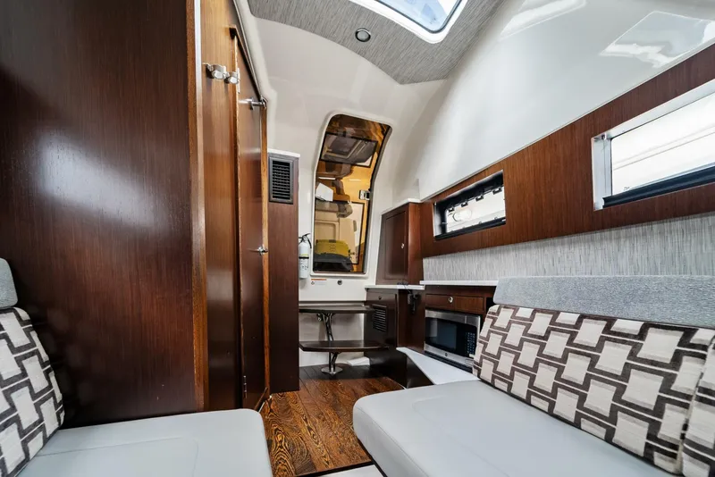 Slide: The Image of Pursuit 42 2021 - 4096858