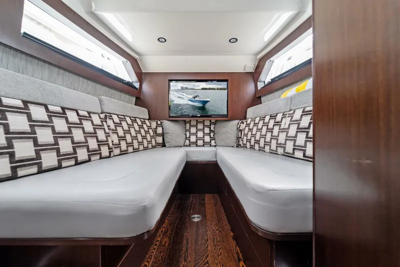 Slide: The Image of Pursuit 42 2021 - 4096863