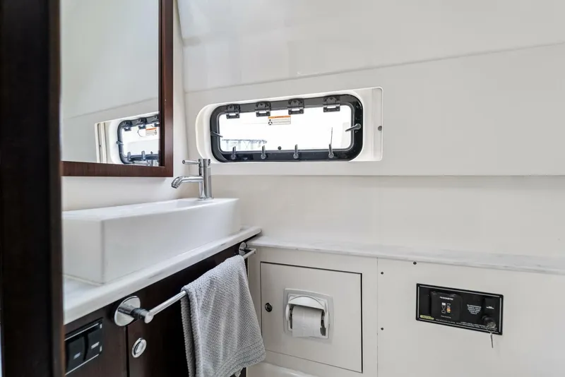 Slide: The Image of Pursuit 42 2021 - 4096866