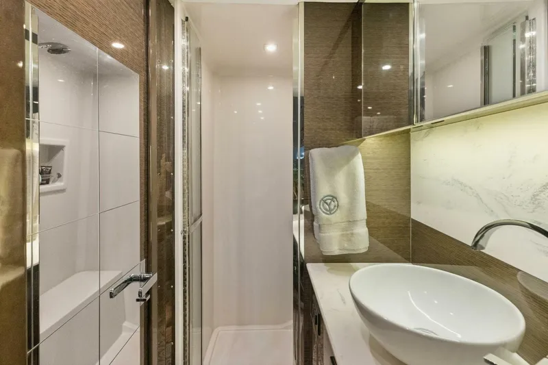 Slide: The Image of 2020 46 Cruisers Cantius - Sweet Caroline - VIP Head & Shower - 4114440