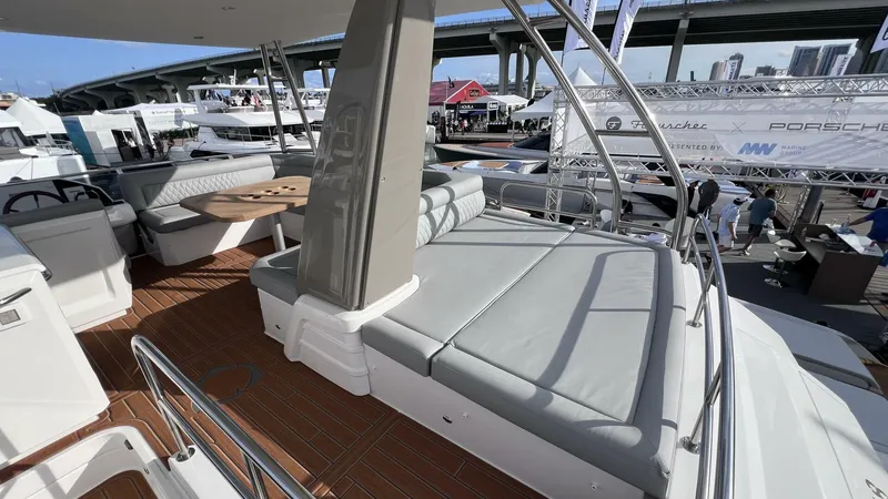 Slide: The Image of Greenline 48 Fly Hybrid 2024 - 4166070