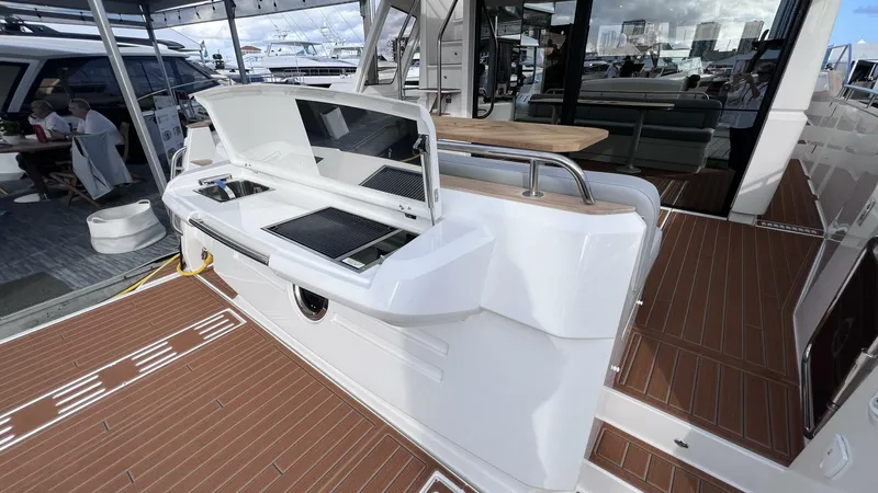 Slide: The Image of Greenline 48 Fly Hybrid 2024 - 4166024