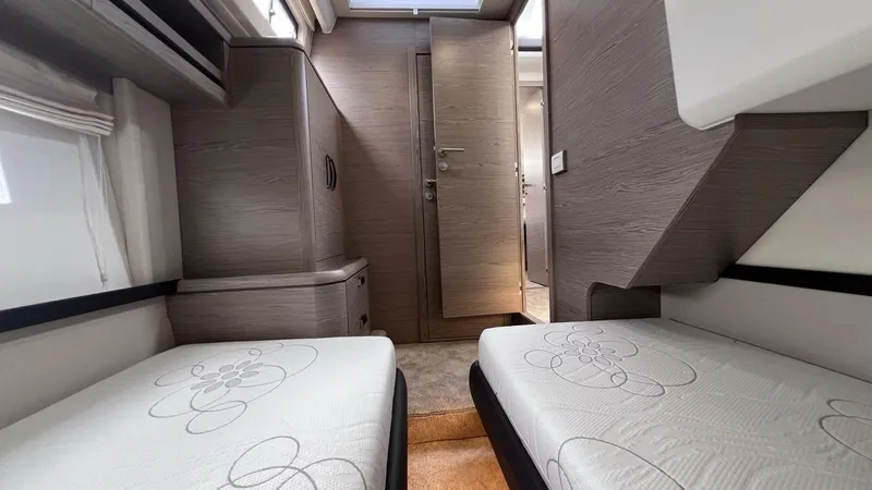 Slide: The Image of Greenline 48 Fly Hybrid 2024 - 4166046