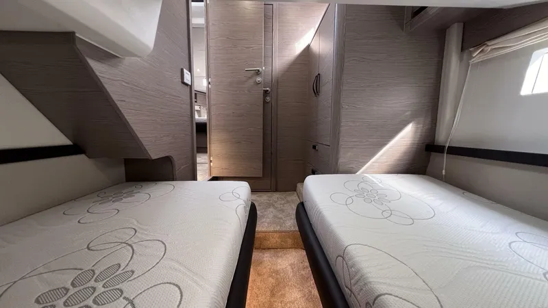 Slide: The Image of Greenline 48 Fly Hybrid 2024 - 4166050