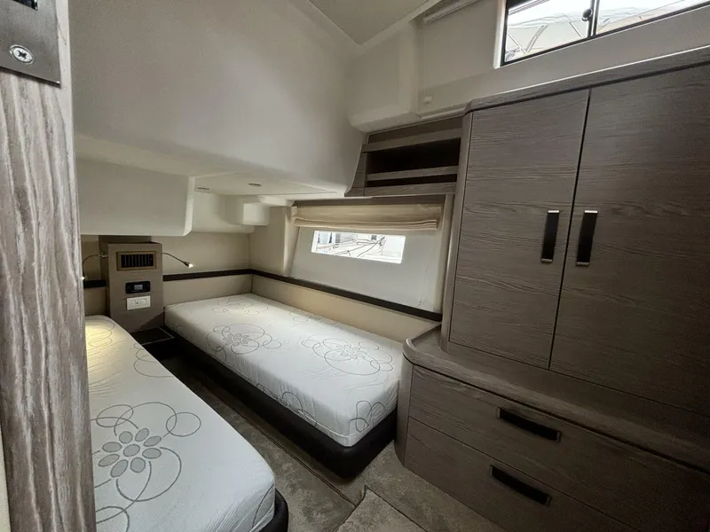 Slide: The Image of Greenline 48 Fly Hybrid 2024 - 4282439