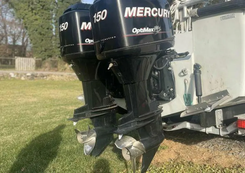 Slide: The Image of Boston Whaler Frontier 1990 - 4100252