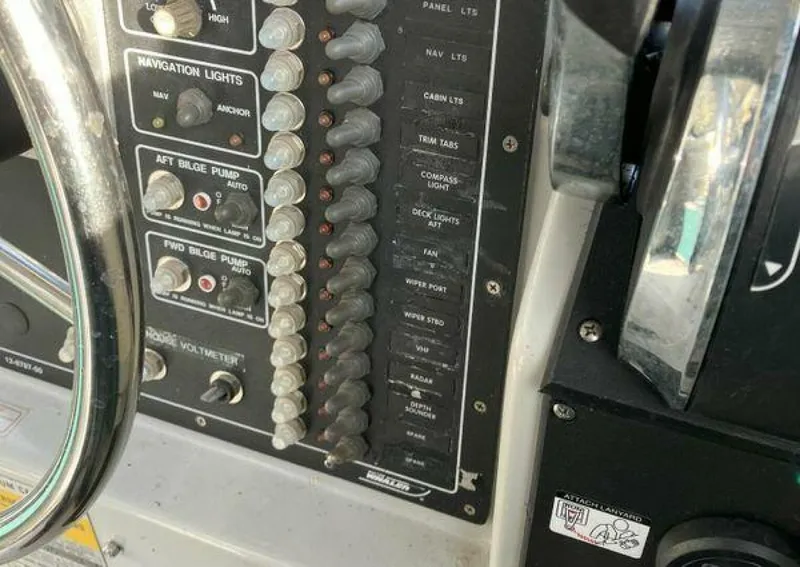 Slide: The Image of Boston Whaler Frontier 1990 - 4100261