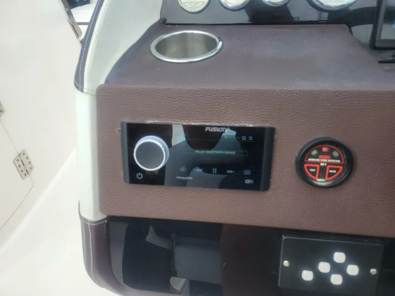 Slide: The Image of Regal 3200 Bowrider 2017 - 4104516