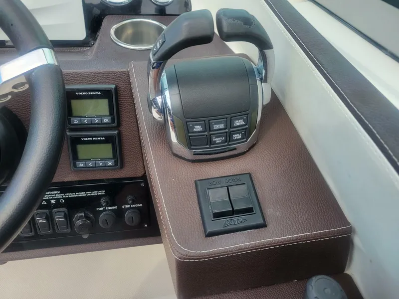 Slide: The Image of Regal 3200 Bowrider 2017 - 4104525