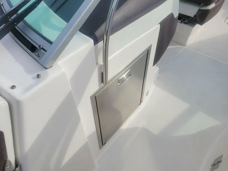 Slide: The Image of Regal 3200 Bowrider 2017 - 4104482