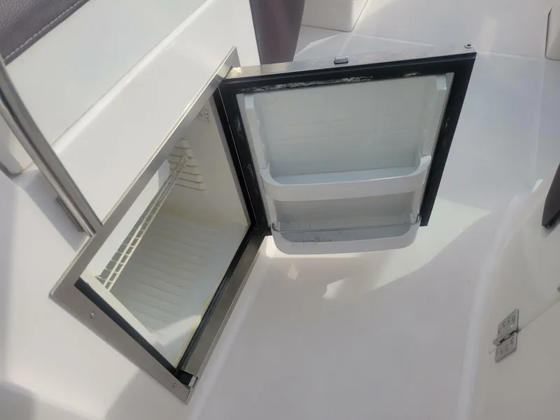 Slide: The Image of Regal 3200 Bowrider 2017 - 4104484