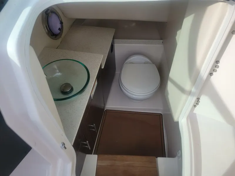 Slide: The Image of Regal 3200 Bowrider 2017 - 4104489