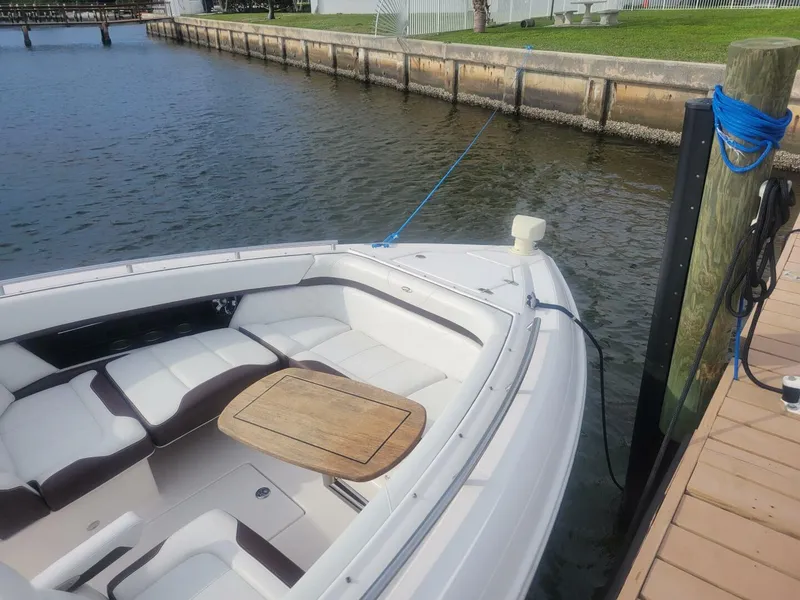 Slide: The Image of Regal 3200 Bowrider 2017 - 4100297