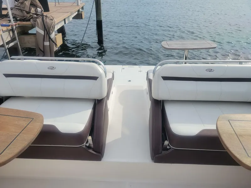 Slide: The Image of Regal 3200 Bowrider 2017 - 4104500