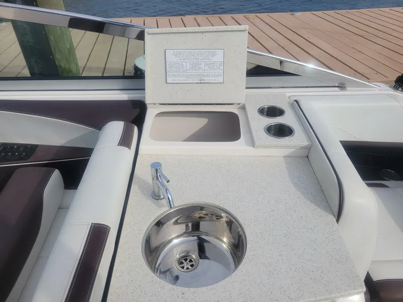 Slide: The Image of Regal 3200 Bowrider 2017 - 4104493