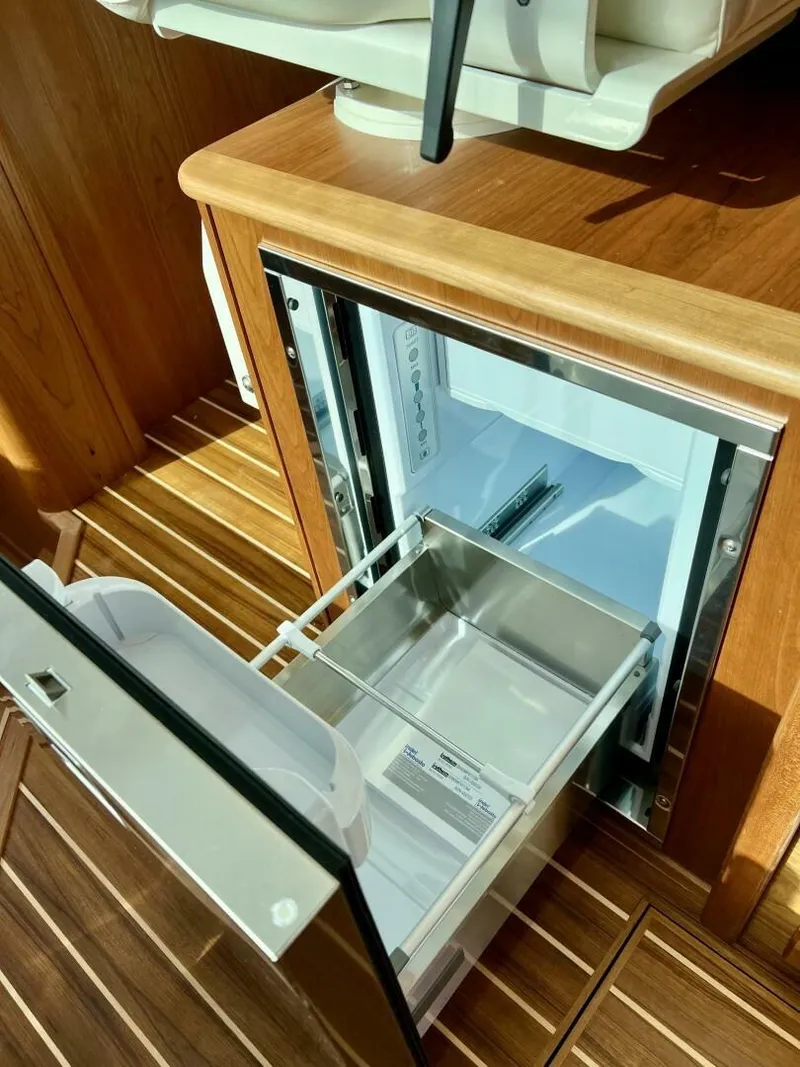 Slide: The Image of Sabre 43 Salon Express 2027 - 4914943