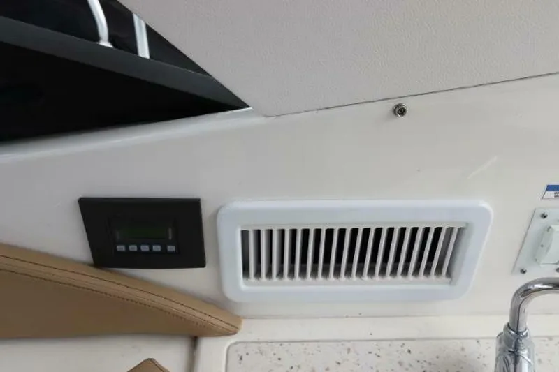 Slide: The Image of Sea Ray 320 Sundancer 2019 - 4104569