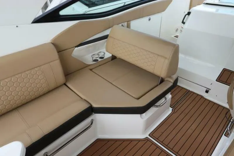 Slide: The Image of Sea Ray 320 Sundancer 2019 - 4104570