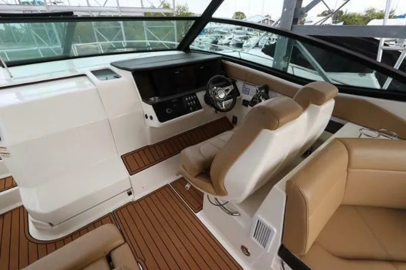 Slide: The Image of Sea Ray 320 Sundancer 2019 - 4104572