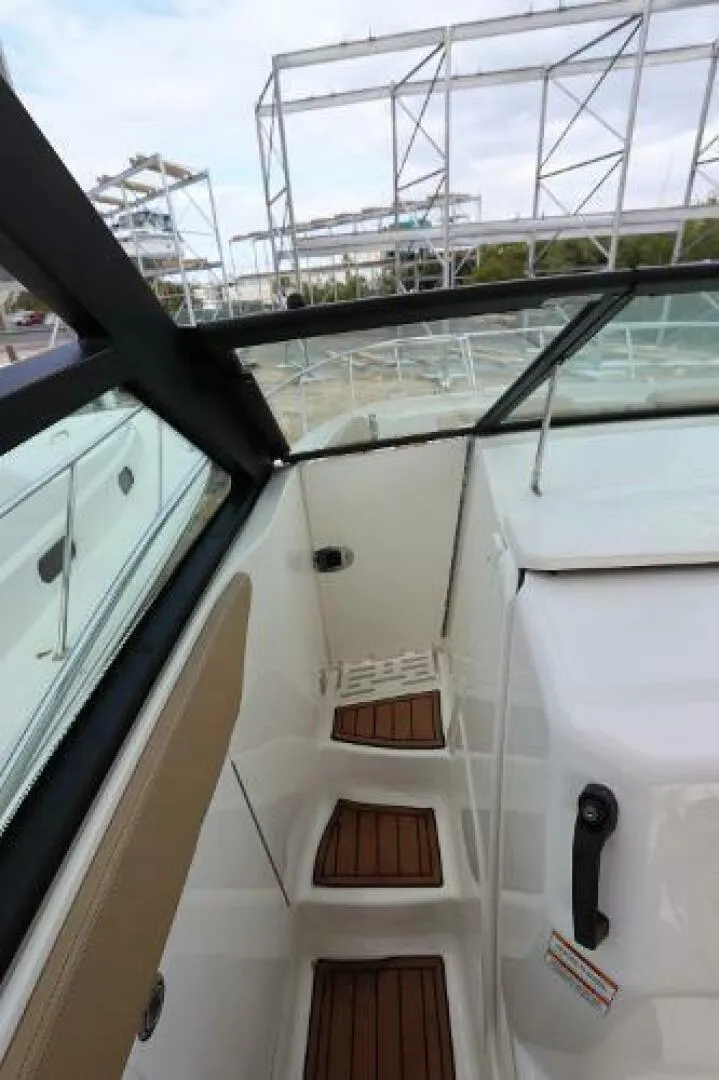 Slide: The Image of Sea Ray 320 Sundancer 2019 - 4104581