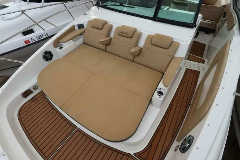Slide: The Image of Sea Ray 320 Sundancer 2019 - 4104585