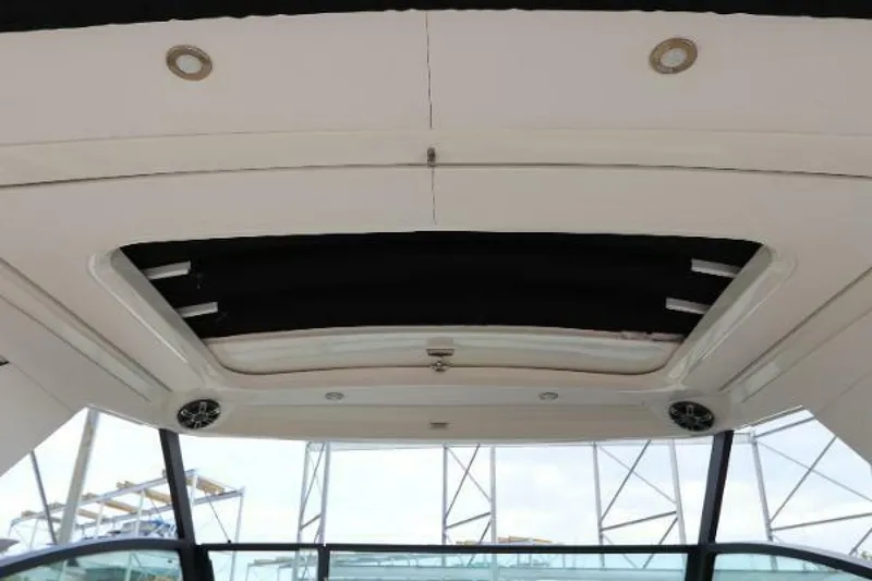 Slide: The Image of Sea Ray 320 Sundancer 2019 - 4104588