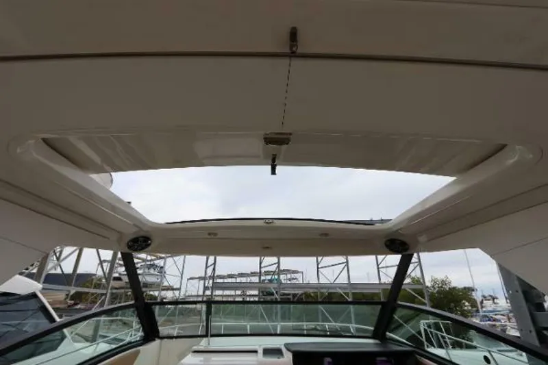 Slide: The Image of Sea Ray 320 Sundancer 2019 - 4104589