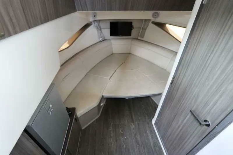 Slide: The Image of Sea Ray 320 Sundancer 2019 - 4104591