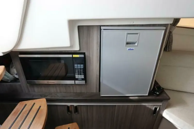 Slide: The Image of Sea Ray 320 Sundancer 2019 - 4104593