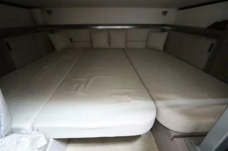 Slide: The Image of Sea Ray 320 Sundancer 2019 - 4104595