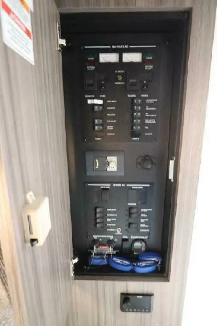 Slide: The Image of Sea Ray 320 Sundancer 2019 - 4104598