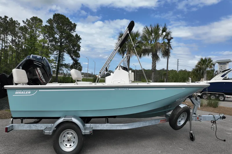 The Image of Boston Whaler 170 Montauk 2025 - 0