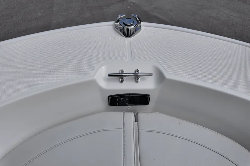 Slide: The Image of Boston Whaler 170 Montauk 2025 - 14