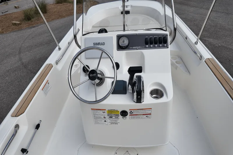 Slide: The Image of Boston Whaler 170 Montauk 2025 - 7