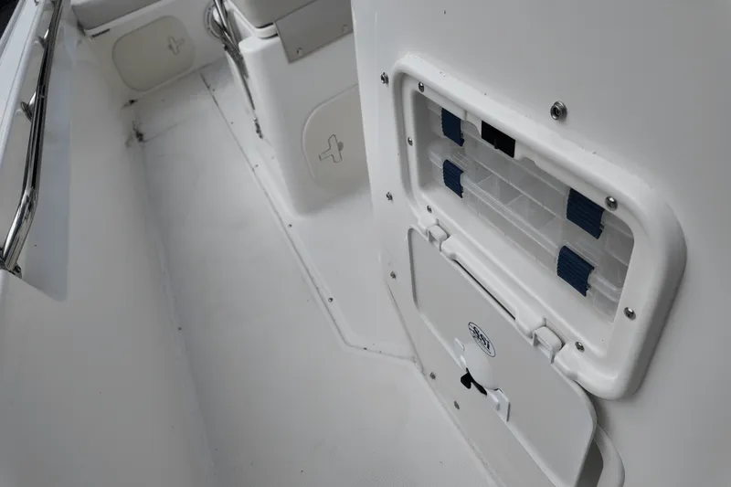 Slide: The Image of Boston Whaler 170 Montauk 2025 - 9