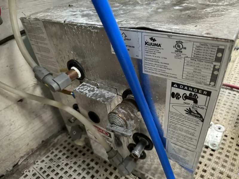 Slide: The Image of Chris-Craft 320 Express Cruiser 1998 - 4111675